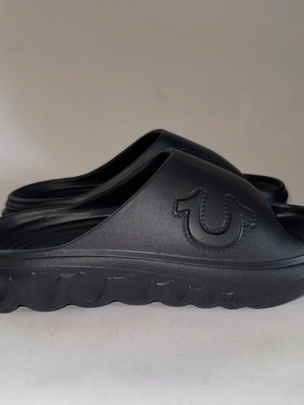 True Religion Mens Slides Horseshoe Logo Chunky Sandals